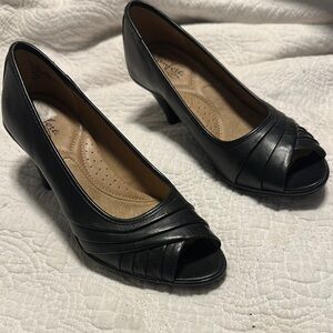 Strictly Comfort peep toe leather shoes Size 8 NWTs